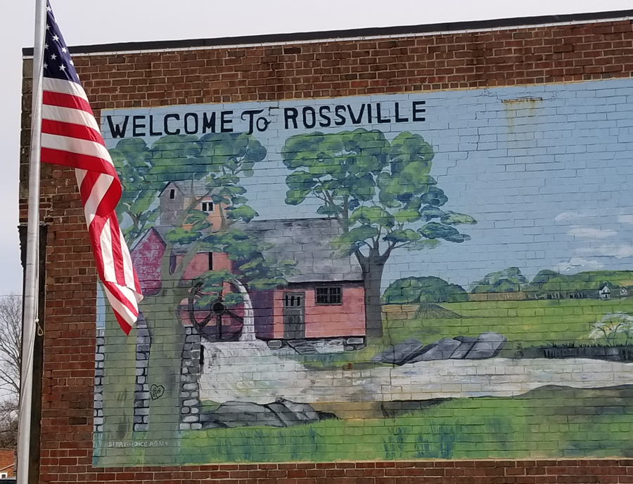 Welcome to Rossville mural on side of building next to American flag